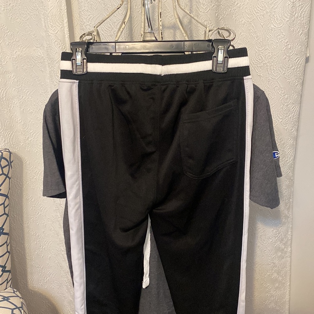 Champion T-Shirt and Matching Screenshot Joggers - Picture 4 of 10